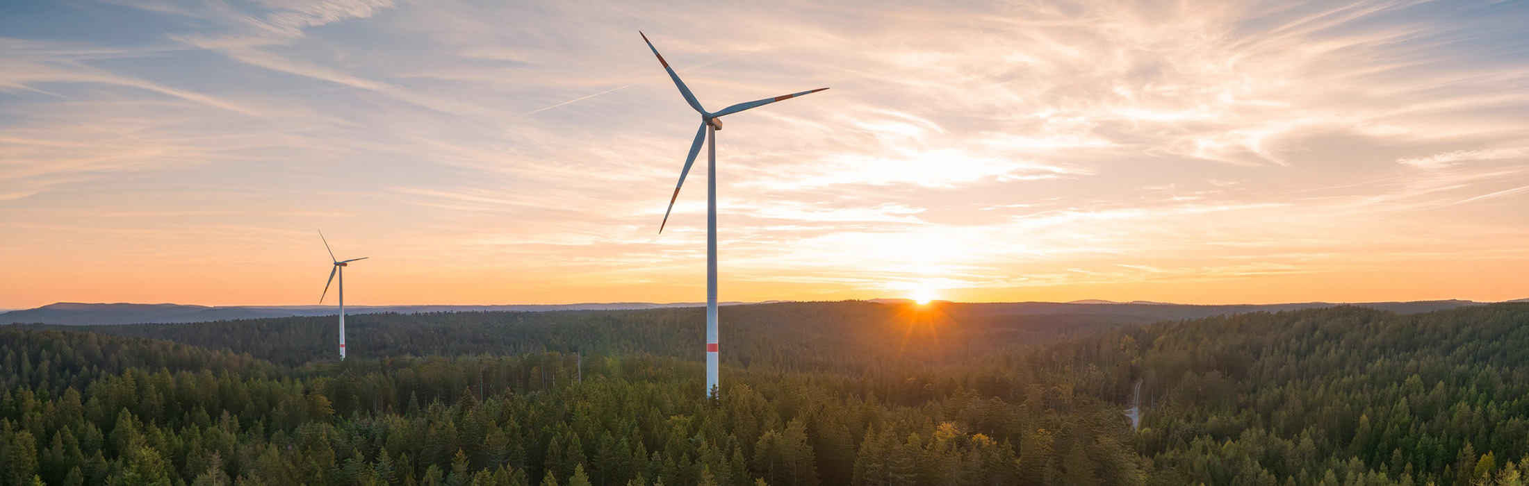 AdobeStock_685957268_©imageBROKER_Windrad_Energie